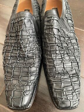 Mezlan Black Crinkled Leather Slip-On Loafers with Textured Upper